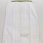 Sem Titulo, Lisa Mangussi, Pintura com sangue e sutura sobre tecido, 90x70 cm, 2005. Fotografia Bruno Amorim. Acervo Pinacoteca Municipal de Mauá.